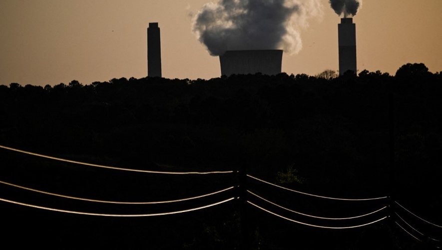 Les ministres de l'Environnement des pays du G7, réunis vendredi en visioconférence sous l'égide du Royaume-Uni, ont annoncé vouloir mettre fin en 2021 aux aides publiques aux centrales à charbon dans la cadre de la lutte contre le réchauffement cli