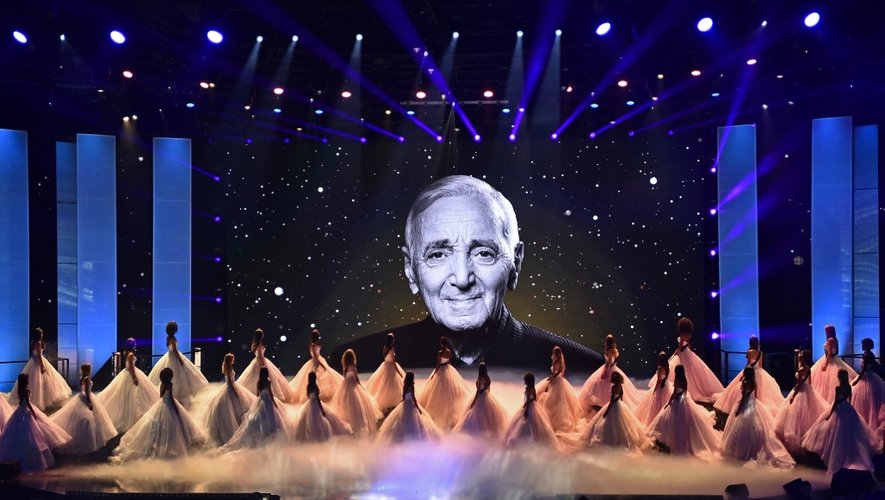 La maire socialiste de Paris Anne Hidalgo a inauguré samedi un buste de Charles Aznavour, décédé en 2018, dans le quartier d'enfance du chanteur franco-arménien à Saint-Germain-des-Prés.