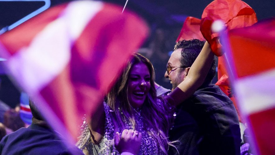 Les fans enthousiastes se rassemblaient samedi à Rotterdam, aux Pays-Bas, pour la finale tout en strass et paillettes du concours musical Eurovision.