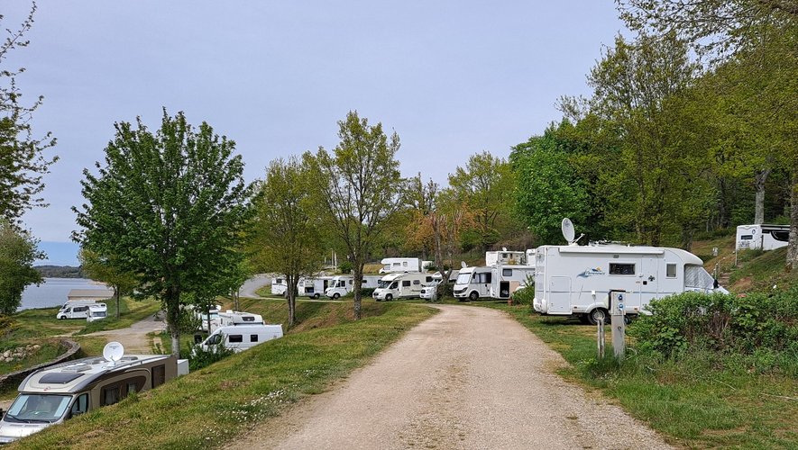 De nombreux promeneurs ont investi l’aire de camping-cars pour Pentecôte