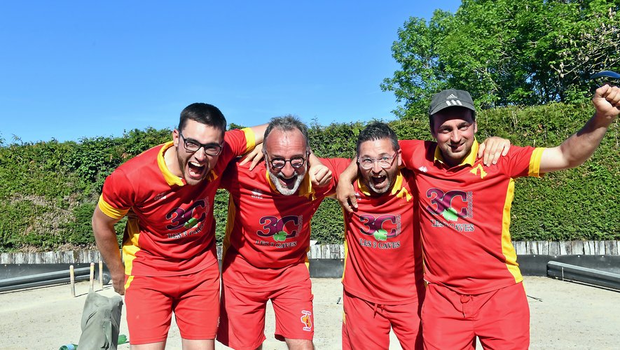 La quadrette de Rodez  avait remporté le titre départemental en Excellence en juin 2019. Yohan Carvalheiro (2e en partant de la droite)  en était déjà le capitaine.