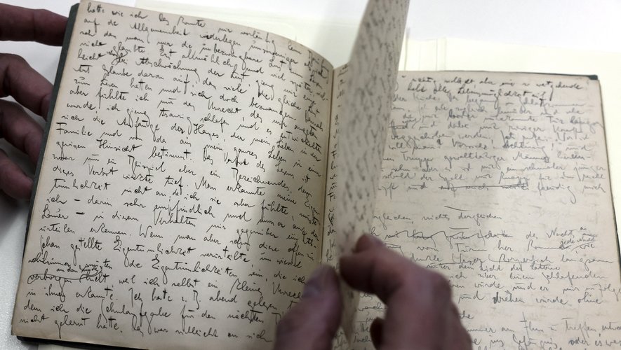 Des lettres, manuscrites et des dessins de l'écrivain juif tchèque Franz Kafka ont été scannés et mis en ligne pour le grand public par la Bibliothèque nationale d'Israël.