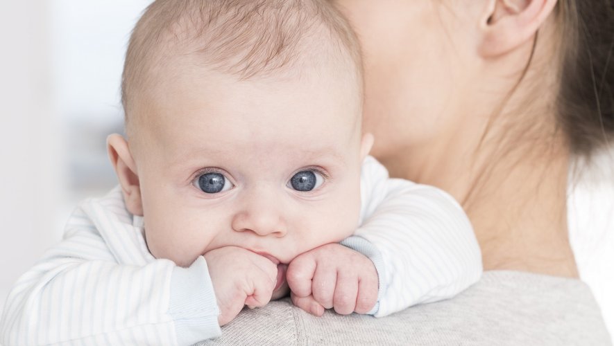 Bébé voit les visages… grâce à l’odeur de sa maman