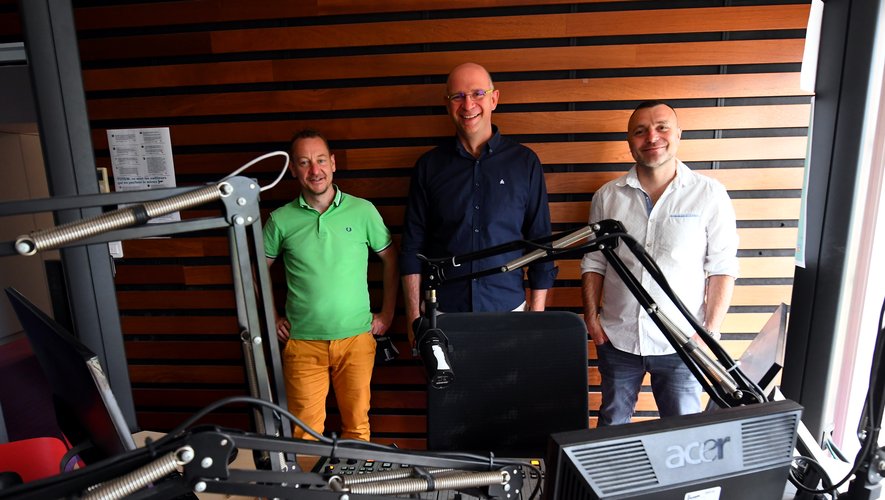 David Martin, directeur des programmes, aux côtés de Guillaume Charvet, directeur de la station et Jean-Charles Virlogeux, rédacteur en chef.