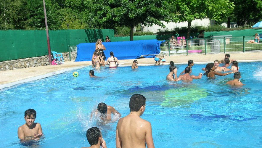 Tarifs et règlement intérieur de piscine ont été adoptés.