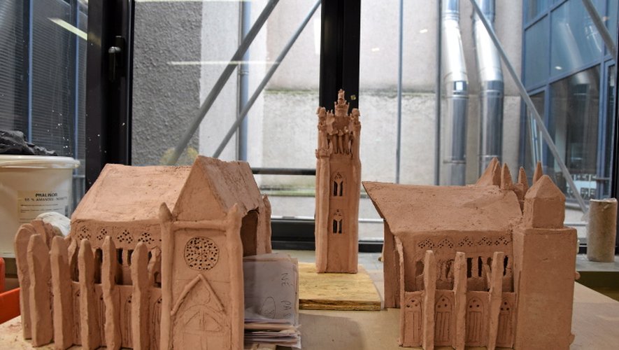 Désormais cuite et assemblée, la cathédrale n’attend plus que des leds pour être exposée.