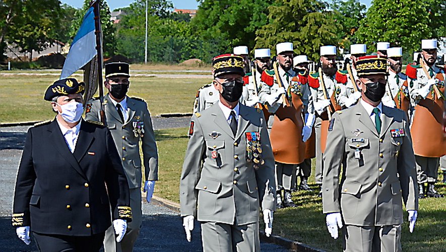 La préfète de l’Aveyron Valérie Michel-Moreau a accompagné le général Béchon et le général Lardet lors de la cérémonie de la commémoration de la percée de Bir Hakeim.