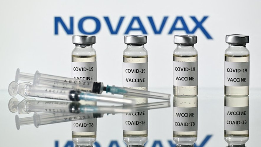 Contrairement à d'autres vaccins, celui de Novavax n'a pas besoin d'être conservé à des températures très froides, mais seulement entre 2 et 8°C, ce qui pourrait permettre de le transporter et de l'administrer plus facilement dans les pays les moin
