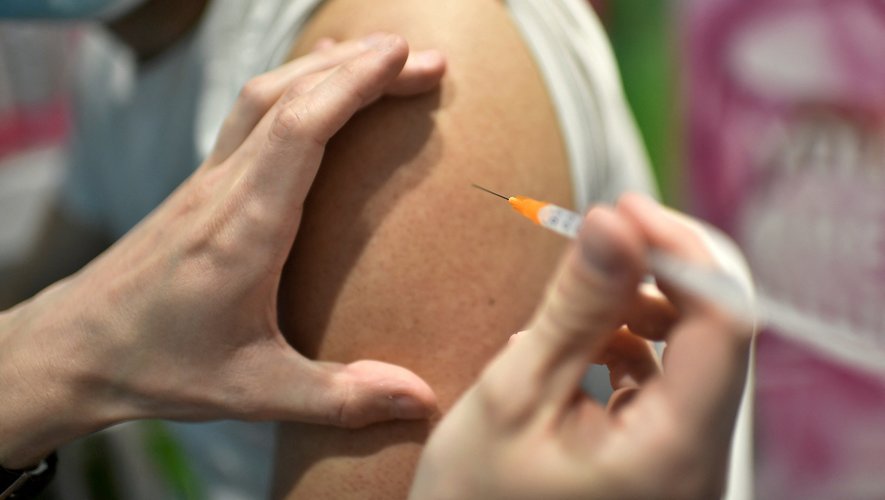 La vaccination des adolescents contre la Covid-19 débute sous certaines conditions avec, comme principal enjeu, l'augmentation de la couverture vaccinale pour limiter au maximum la circulation du virus.