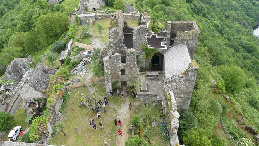 Les visites ont commencé au château de Valon dans le Nord-Aveyron.