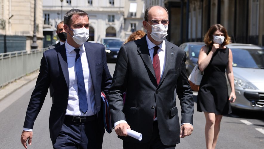 Le port du masque à l'extérieur ne sera plus obligatoire dès jeudi 17 juin en France, sauf certaines exceptions, et le couvre-feu sera levé dès dimanche, a annoncé Jean Castex.