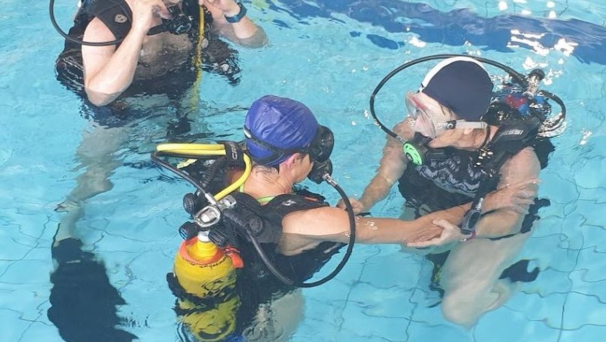 Ce dimanche en fin de matinée, quatre personnes handicapées ont pu goûter aux joies de la plongée sous-marine à Rodez.