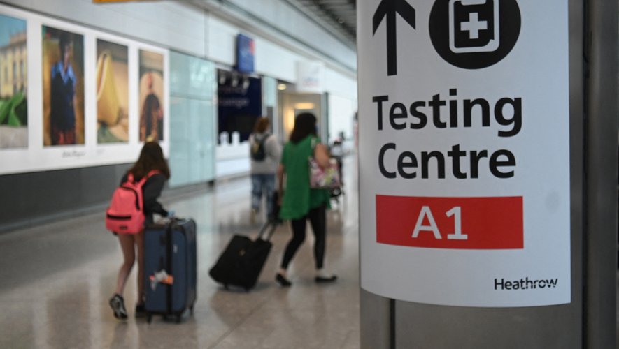 L'aéroport londonien d'Heathrow va tester la mise en place de files rapides pour les voyageurs entièrement vaccinés contre le Covid-19.