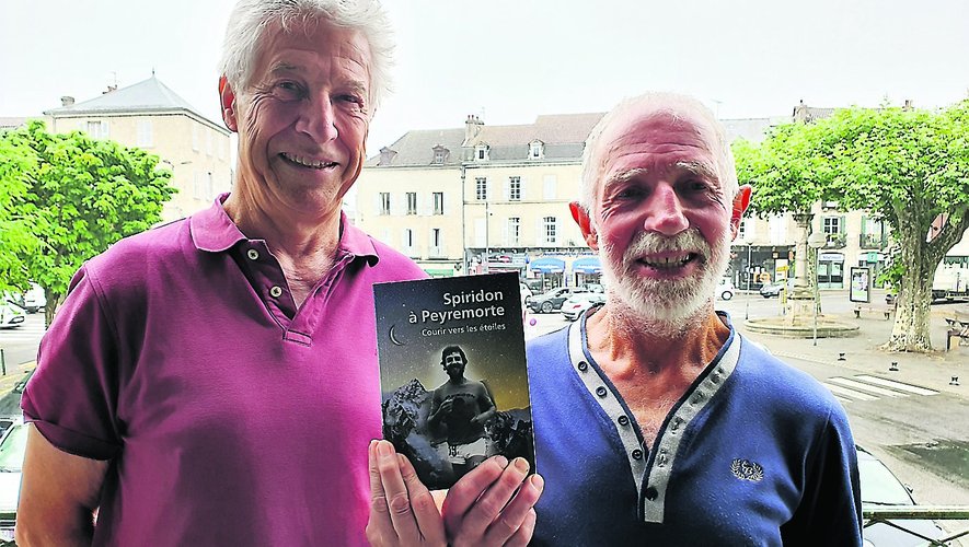 Jean-Paul Ginestet, l’auteur de "Spiridon à Peyremort, courir vers les étoiles", et Bernard Rouziès./ Photo  C. I.