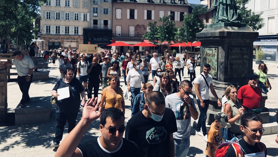 Entre 300 et 400 personnes défilent ce samedi  à Rodez contre l'extension du pass sanitaire.