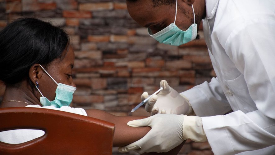 Covid-19 : les pays pauvres, plus enclins à se faire vacciner