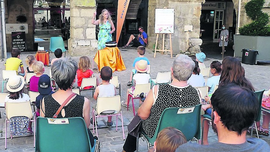La Ville aux Enfants propose des spectacles chaque samedi après-midi place Notre-Dame./ Photo archives FEG