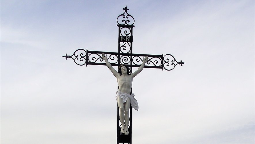 La croix du Puech restaurée par des bénévoles.