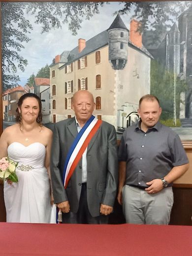 Michel Dissac ceint de l’écharpe tricolore a marié son fils.