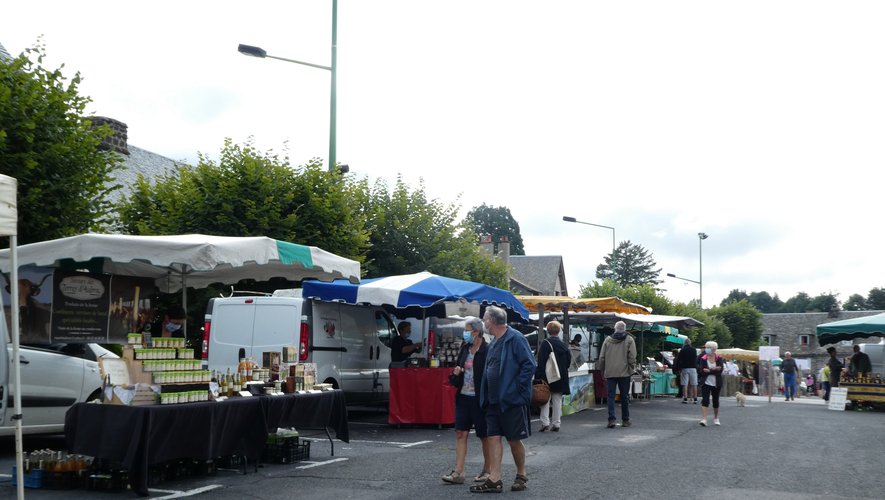 Le marché se tient sur la place du Taureau tous les samedis matin.