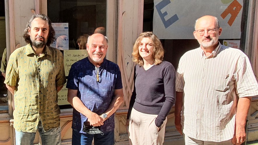 Jean-François Hebrard, Guy Pezet, Sophie Tranchartet Michel Calvet devant le local d’Enercoa à Villefranche.