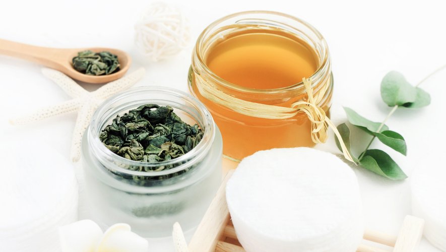 Le thé vert peut entrer dans la composition de vos cosmétiques maison pour lutter contre les signes de l'âge ou contre l'acné.