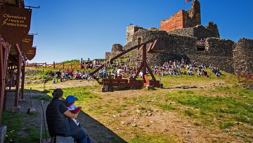 Des animations et spectacles sont prévus au château de Calmont à Espalion. 