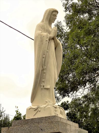 Découverte : à Is, la Vierge de Lourdes veille depuis plus de soixante ans