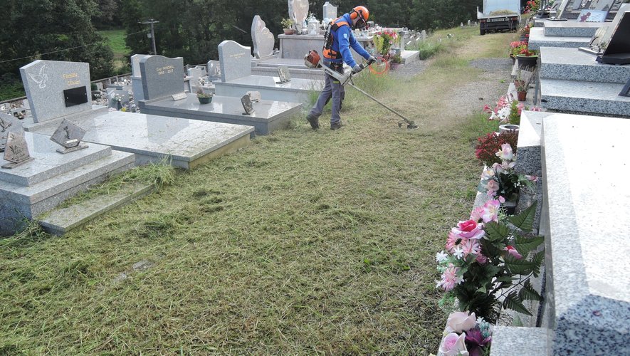 Les concessions des cimetières doivent être entretenues  par les détenteurs de l’acte  de concession.