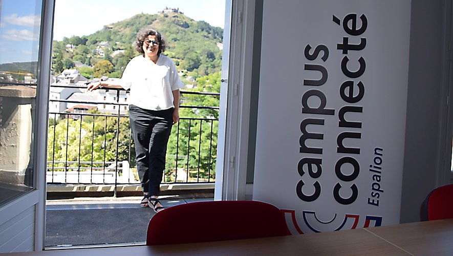 Fataine Carnazzola, coordinatrice du Campus Connecté à Espalion qui dispose d’un cadre de travail idéal.