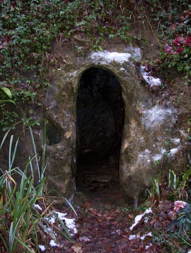La grotte de Sainte Tarcisse.