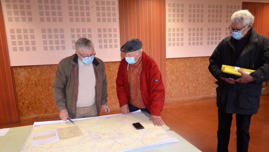 Le projet d’adressage a déjà été présenté le 21 février, comme ici par le maire à Séveyrac, dans les différents villages de la commune. Il en est maintenant à sa version définitive.