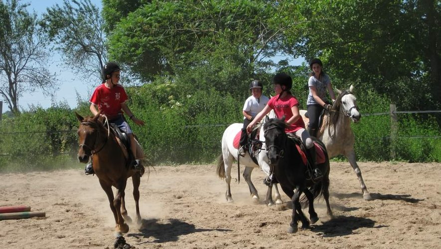 Des activités ludiques à cheval.