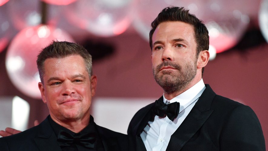 Matt Damon (à gauche) et Ben Affleck (à droite) ont monté vendredi les marches de la Mostra pour "Le dernier Duel" de Ridley Scott.