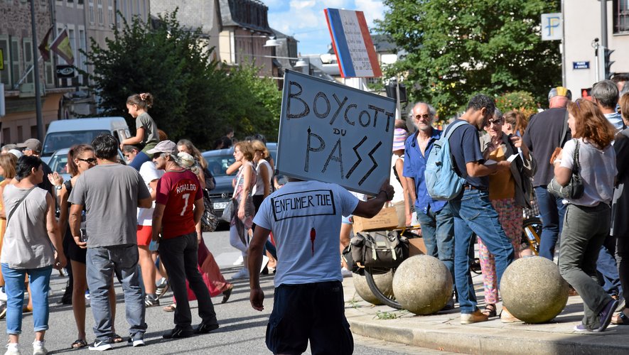 Pour cette neuvième semaine de manifestation, près de 500 personnes se sont retrouvées à Rodez.