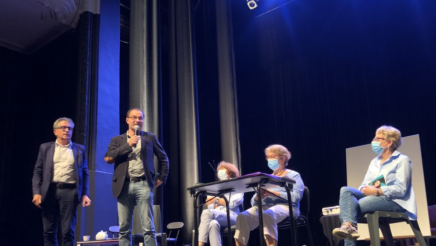 Présentation de la nouvelle saison de l’USP au théâtre municipal de Villefranche-de-Rouergue.
