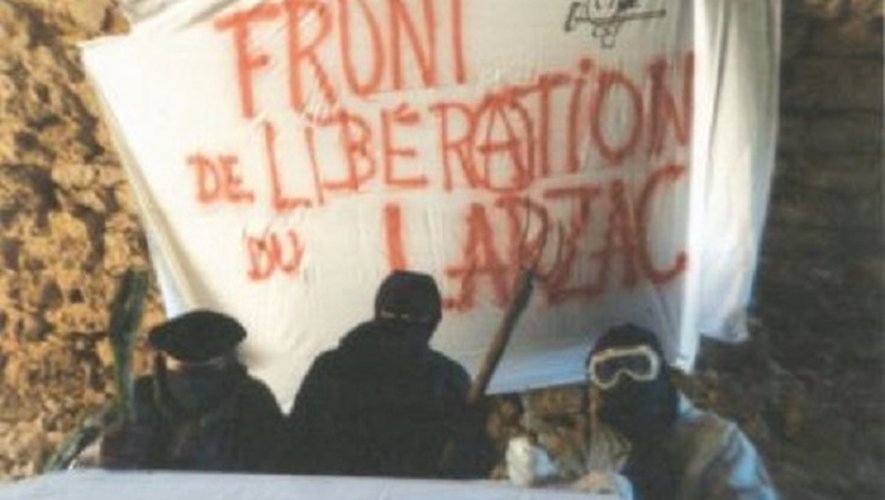 Une photo est également jointe à la lettre signée du front de libération du Larzac. 