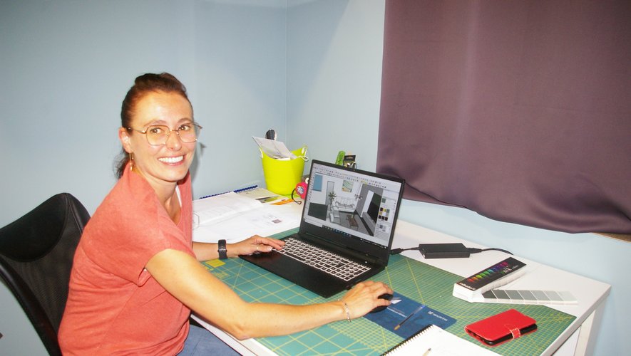 Magali Falcou dans son espace travail.