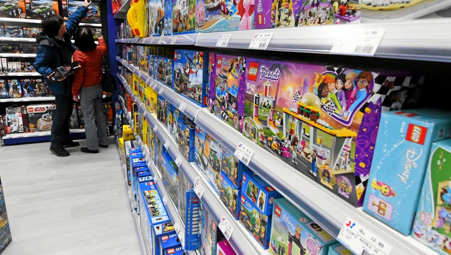 Les jouets risquent de manquer dans les rayons des magasins pour Noël.