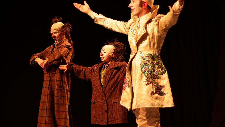 Les clowns de la compagnie La Manivelle interpréteront le spectacle "Béats bas", demain soir, au théâtre de Villefranche.