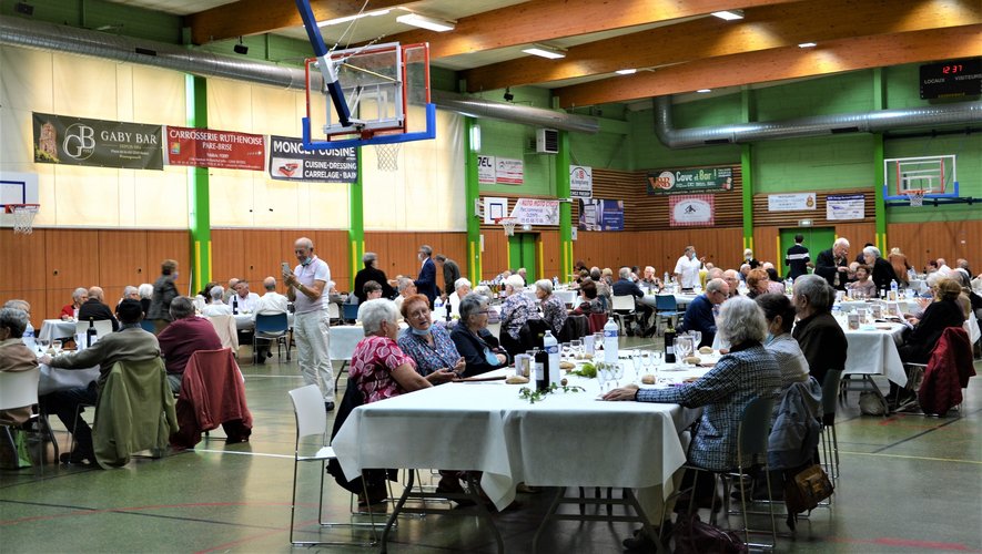 120 personnes ont partagé le repas des aînés.