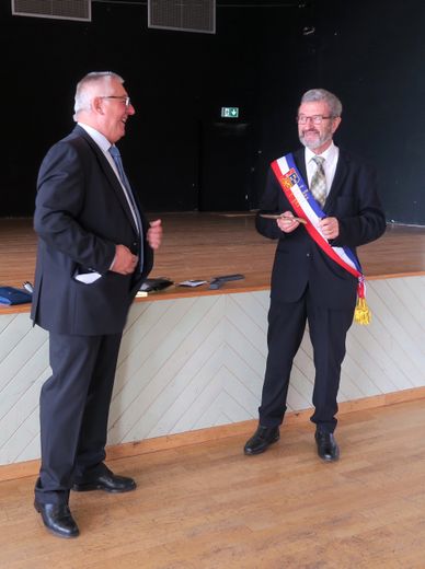 Christian Cagnac, maire, a remis l’écharpe à René Delmas.
