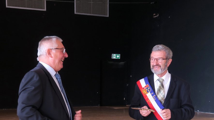 Christian Cagnac, maire, a remis l’écharpe à René Delmas.