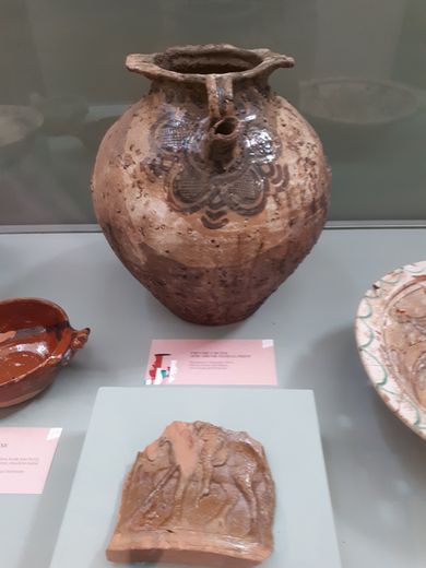 La cruche à huile retrouve le musée jean Badoc