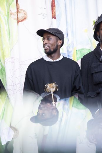 Le créateur britannique Ifeanyi Okwuadi, lauréat du Grand Prix du jury Première Vision au Festival international de Hyères.