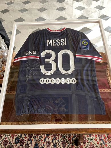 Un maillot de Messi sous les couleurs du PSG.