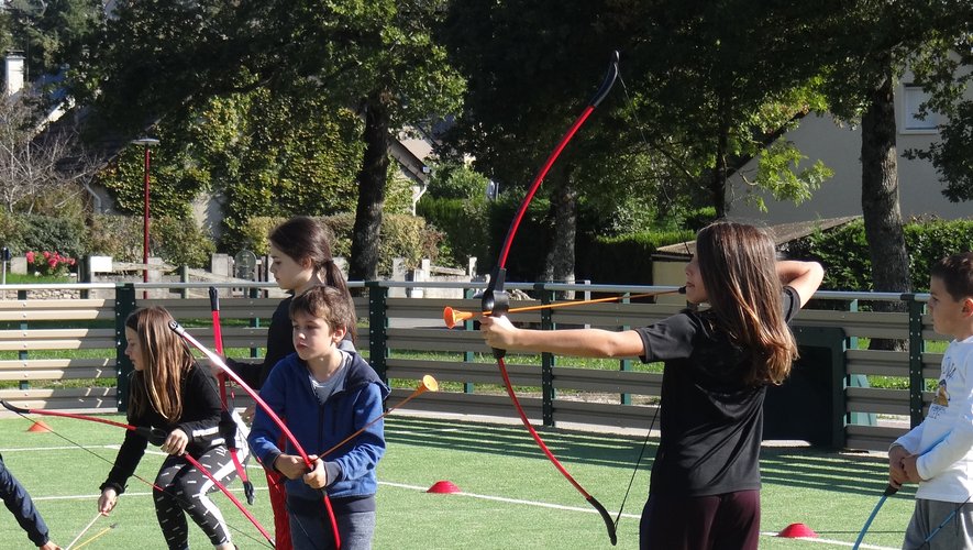 Avec l'USEP les écoliers ont réalisé des performancers sportives.
