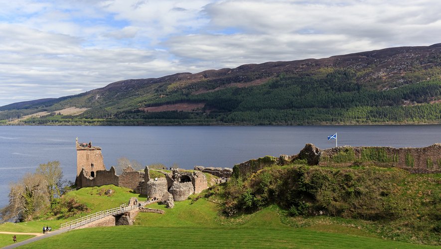 Les ruines du château d’Urquhart dans le Loch Ness.