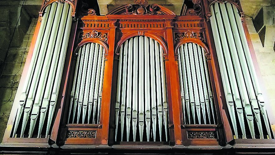 L’orgue de Decazeville, avec ses 600 tuyaux à nettoyer et à vérifier.
