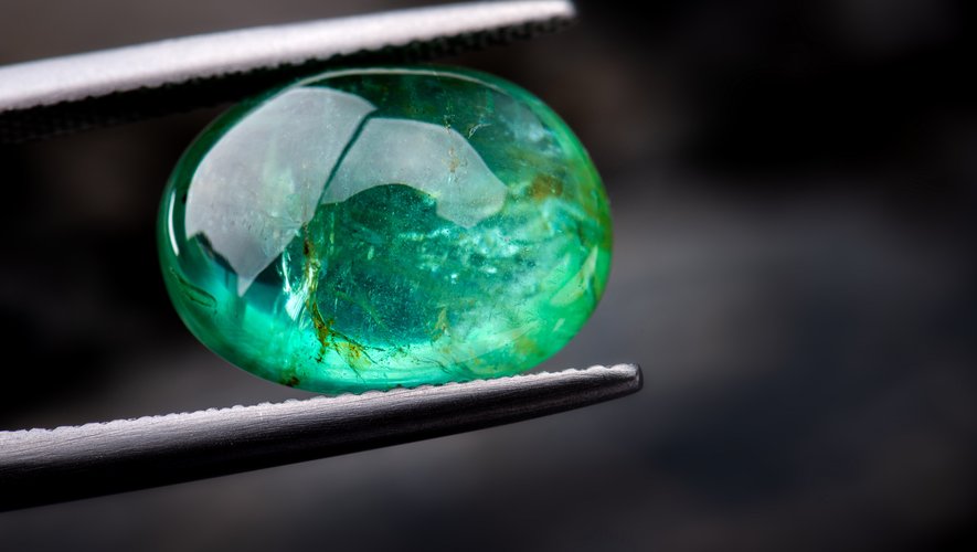 La pierre de jade est particulièrement plébiscitée en cosmétiques pour ses bienfaits anti-âge.